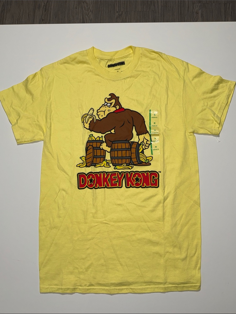 NWT Nintendo Donkey Kong Men's T-Shirt Size Medium Yellow